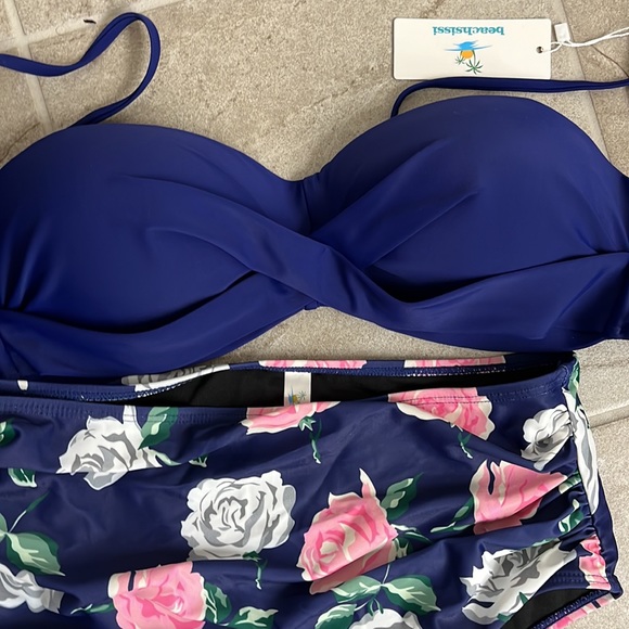 Brand new bikini - Picture 4 of 5